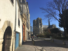パリのカルチエ・ラタンから見た：2018年2月26日：火災発生より約1年前